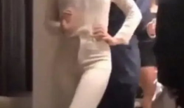 美女露乳头视频,美女意外露乳头瞬间引发热议